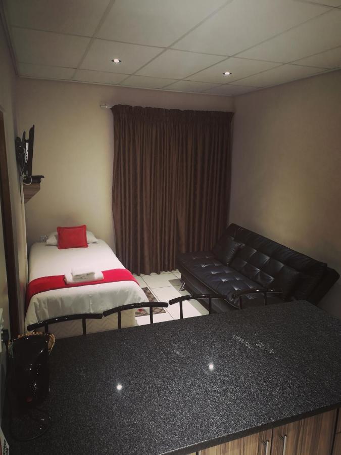 Aaa Rose Garden Guesthouse Mookgophong Luaran gambar